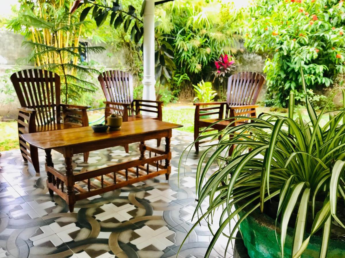 Charitha Rest Hotel Ampara Exterior photo